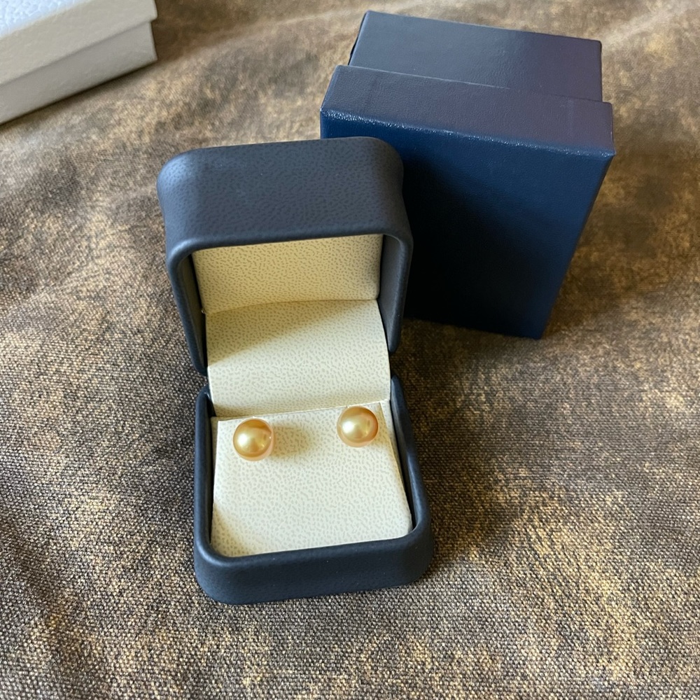 Gorgeous 14K Golden Southsea Pearl Earrings - Picture 4 of 5